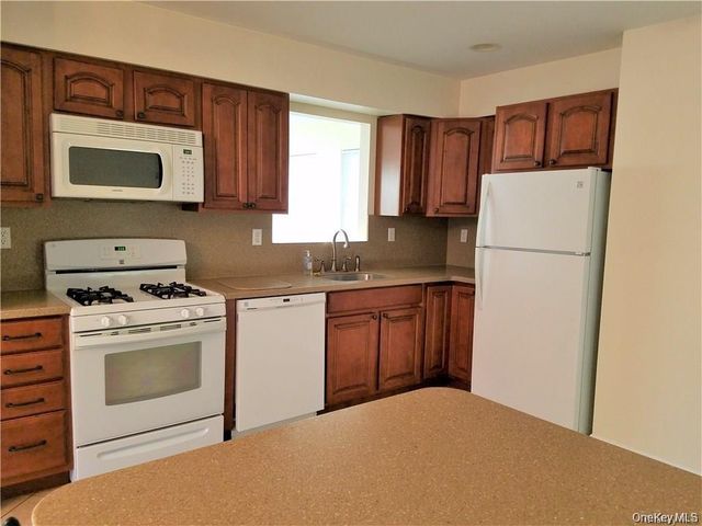 1 Humming Bird Lane A, Stony Point, NY 10980