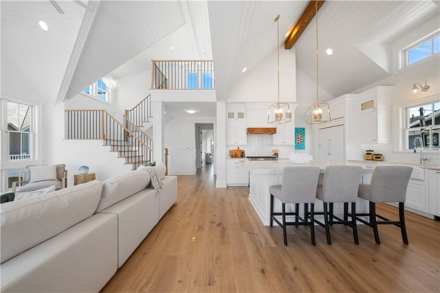 811 Ocean Road, Narragansett, RI 02882