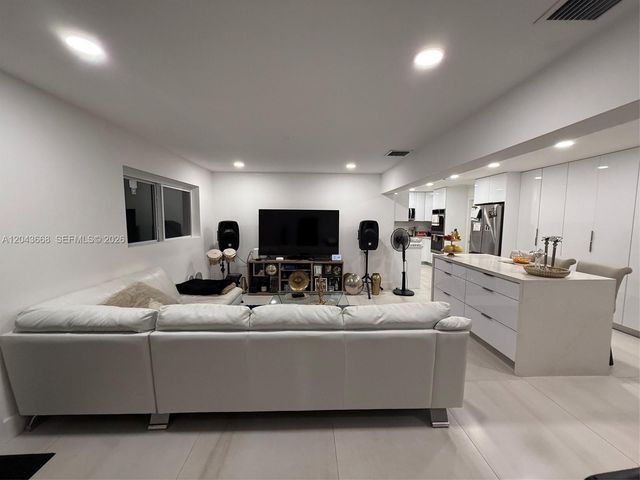 1912 N 42nd Ave, Hollywood, FL 33021
