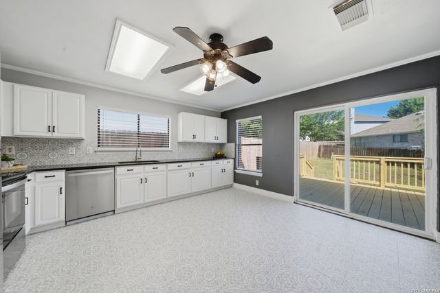 7019 Knights, San Antonio, TX 78233