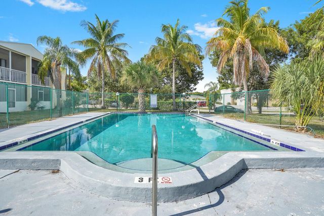 1505 Crescent Circle A11, Lake Park, FL 33403