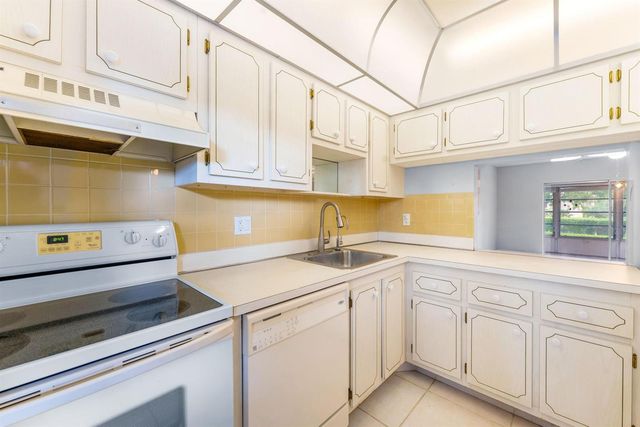 7360 NW 1st Street 206, Margate, FL 33063