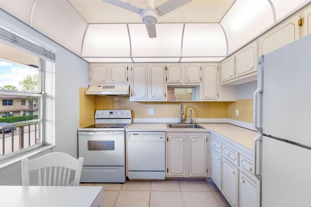7360 NW 1st Street 206, Margate, FL 33063