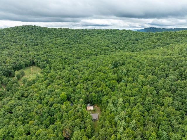 35 Burkensmyth Lane, Blairsville, GA 30512