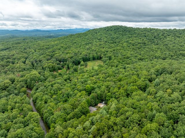 35 Burkensmyth Lane, Blairsville, GA 30512