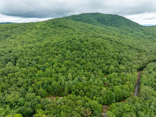 35 Burkensmyth Lane, Blairsville, GA 30512