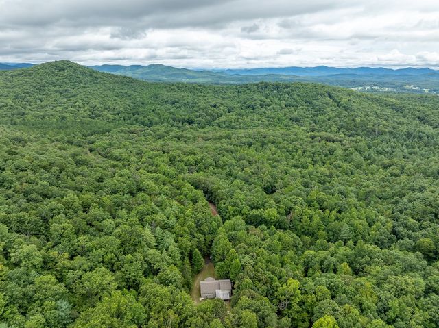 35 Burkensmyth Lane, Blairsville, GA 30512