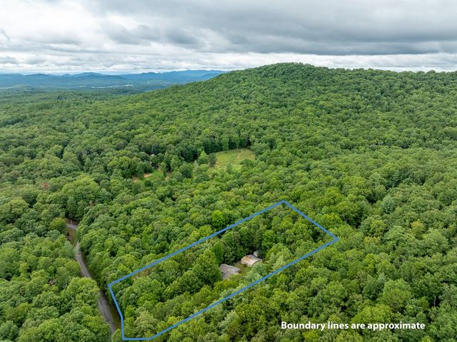 35 Burkensmyth Lane, Blairsville, GA 30512