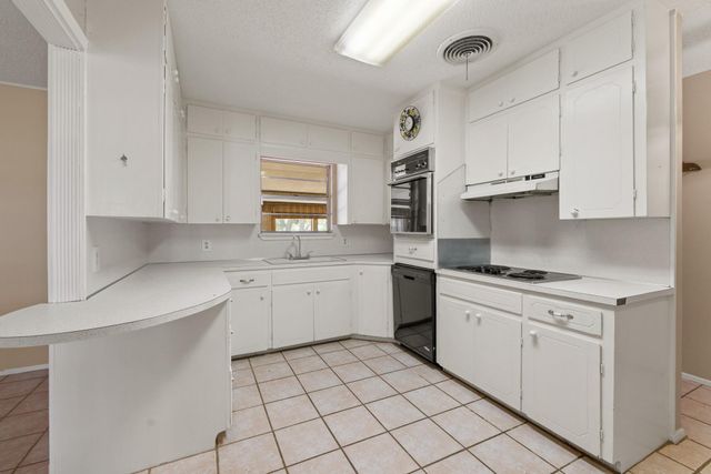 606 Cedar DR, Buchanan Dam, TX 78609