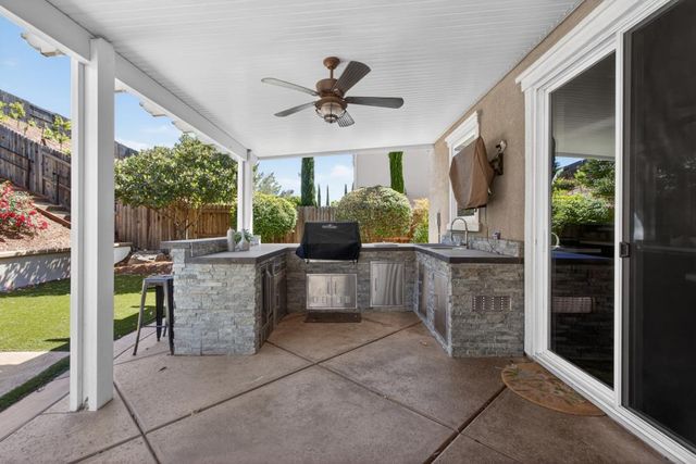 2070 Larkstone Pl, El Dorado Hills, CA 95762