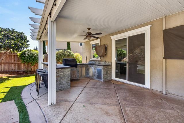 2070 Larkstone Pl, El Dorado Hills, CA 95762