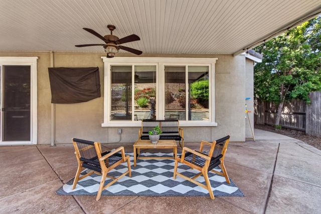 2070 Larkstone Pl, El Dorado Hills, CA 95762