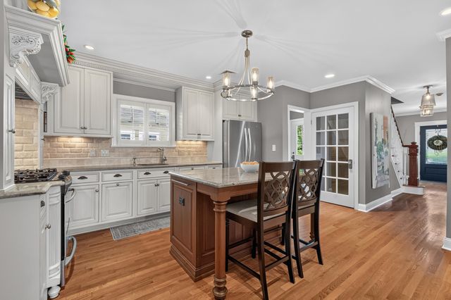 2 HOWARD PL, Bayonne, NJ 07002