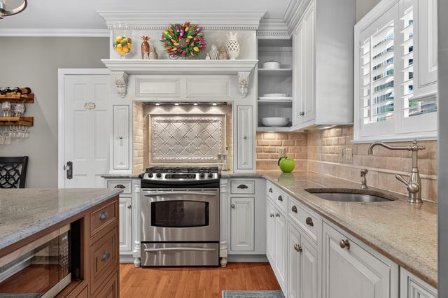 2 HOWARD PL, Bayonne, NJ 07002