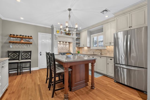 2 HOWARD PL, Bayonne, NJ 07002