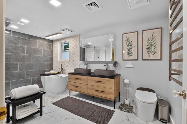 2 HOWARD PL, Bayonne, NJ 07002
