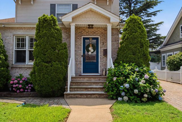 2 HOWARD PL, Bayonne, NJ 07002