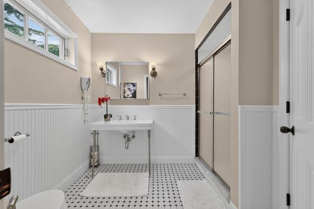 2 HOWARD PL, Bayonne, NJ 07002