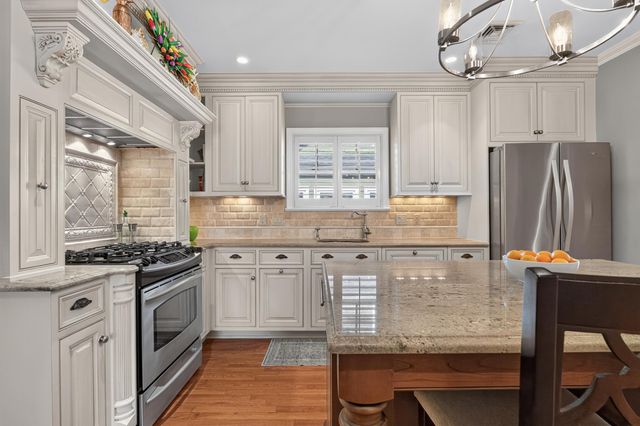 2 HOWARD PL, Bayonne, NJ 07002