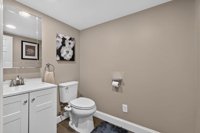 2 HOWARD PL, Bayonne, NJ 07002