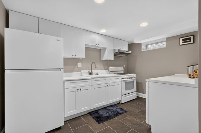 2 HOWARD PL, Bayonne, NJ 07002