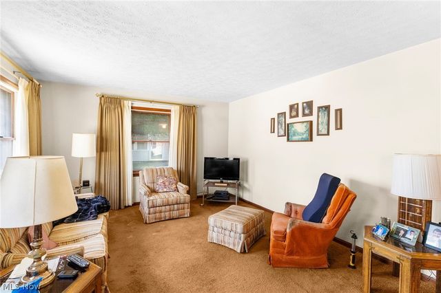 942 Canterbury Lane, Salem, OH 44460