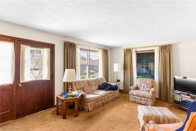 942 Canterbury Lane, Salem, OH 44460