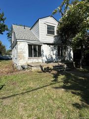 17655 E 10 Mile Road, Roseville, MI 48066