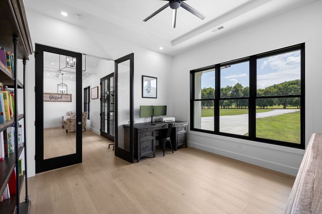 150 Scenic Cir, Pulaski, TN 38478