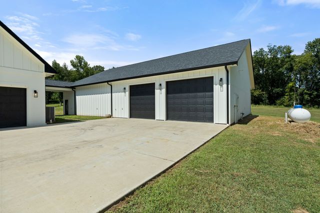 150 Scenic Cir, Pulaski, TN 38478