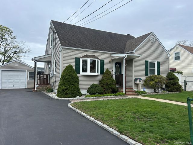 1258 Jackson Avenue, Lindenhurst, NY 11757