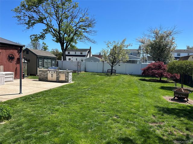1258 Jackson Avenue, Lindenhurst, NY 11757