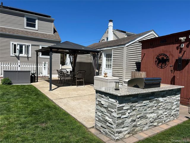 1258 Jackson Avenue, Lindenhurst, NY 11757