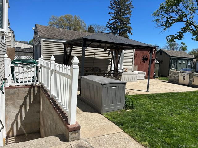 1258 Jackson Avenue, Lindenhurst, NY 11757
