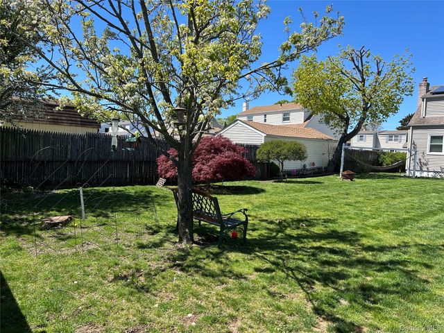 1258 Jackson Avenue, Lindenhurst, NY 11757