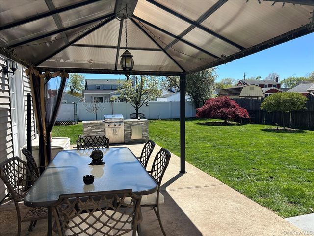 1258 Jackson Avenue, Lindenhurst, NY 11757