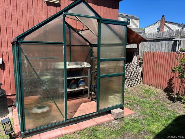 1258 Jackson Avenue, Lindenhurst, NY 11757