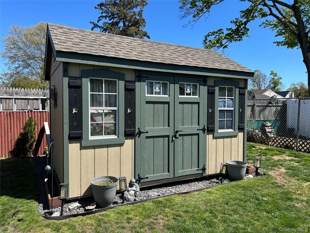 1258 Jackson Avenue, Lindenhurst, NY 11757