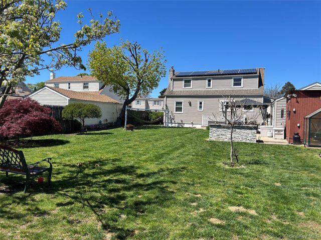 1258 Jackson Avenue, Lindenhurst, NY 11757