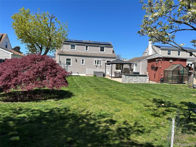 1258 Jackson Avenue, Lindenhurst, NY 11757