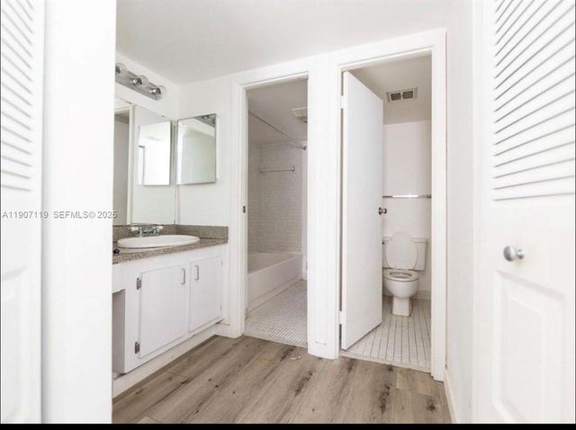 20379 W Country Club Drive 737, Aventura, FL 33180