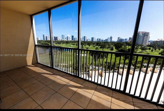 20379 W Country Club Drive 737, Aventura, FL 33180