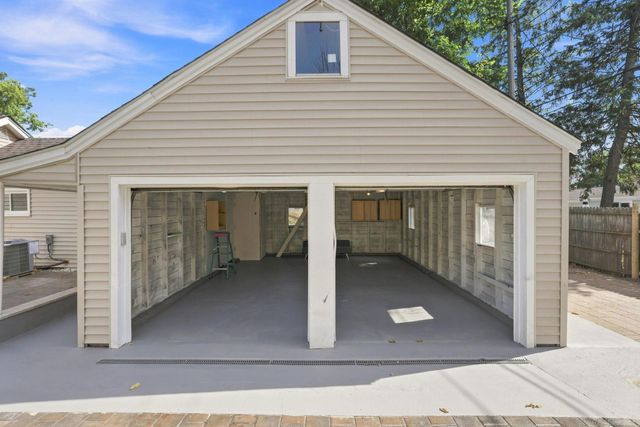 2950 Hartline Drive Drive, Rochester, MI 48309