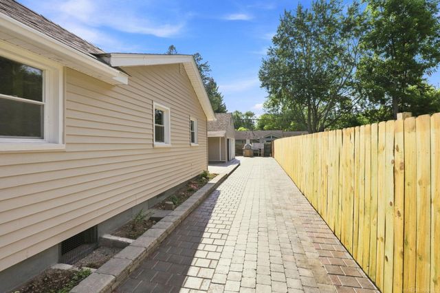 2950 Hartline Drive Drive, Rochester, MI 48309