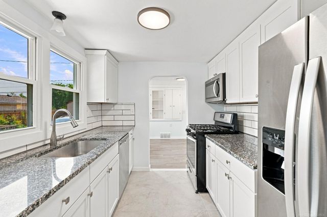 2950 Hartline Drive Drive, Rochester, MI 48309