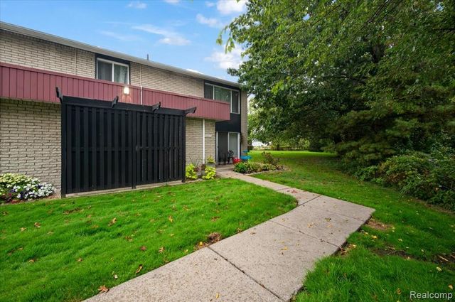 8323 Karam Boulevard 4, Warren, MI 48093