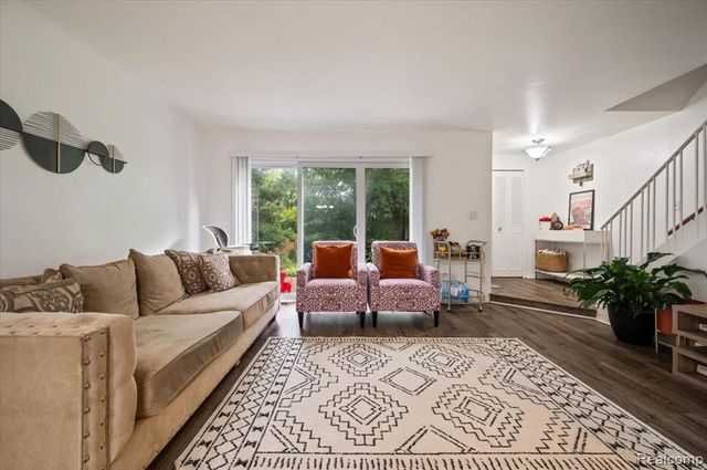 8323 Karam Boulevard 4, Warren, MI 48093