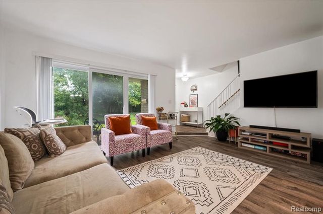 8323 Karam Boulevard 4, Warren, MI 48093