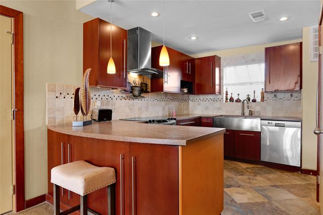 4747 E Nasa Parkway 102, Seabrook, TX 77586