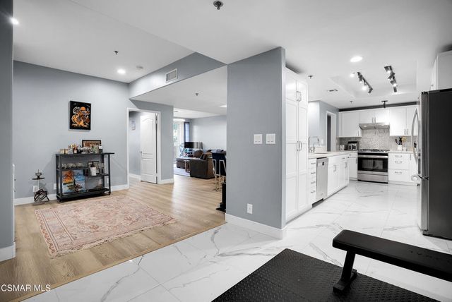 4348 Mammoth Avenue 203, Sherman Oaks, CA 91423